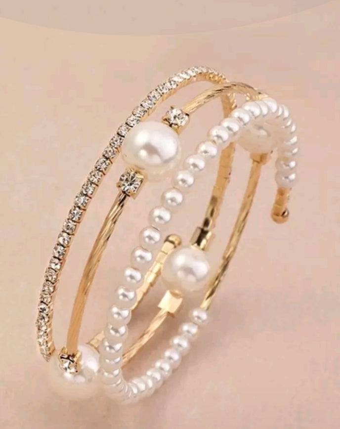 Elegant pearl rhinestone bracelet