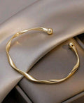 curved design bracelet