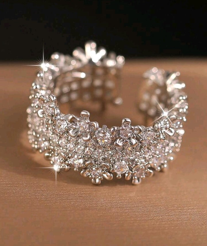 Exquisite flower ring